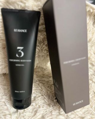 르핸스 퍼포밍 3 바디워시 비반트포렛/베티버포그 — 5점을 준 리뷰어가 2022년 12월 올린 사용 사진