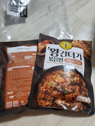 한성기업 무볼레 왕건더기 볶음밥 묵은지삼겹살 — 2.5점을 준 리뷰어가 2021년 10월 올린 사용 사진