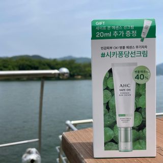 [AHC] 세이프온 에센스 선크림 올리브영 스페셜 증정 기획세트 — 5점을 준 리뷰어가 2022년 6월 올린 사용 사진