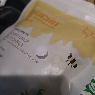 녹다 츄츄고체치약 150정 프로폴리스 죽염 씹는 치약 — 4점을 준 리뷰어가 2022년 12월 올린 사용 사진