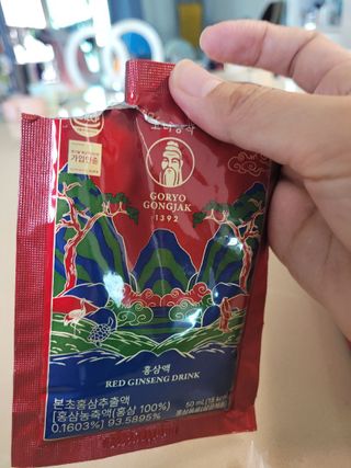 네이버구매평-[고려공작1392] 홍삼파우치 50mL X 30포 — 1.5점을 준 리뷰어가 2025년 9월 올린 사용 사진