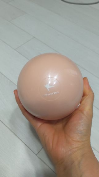 트라택 쿠셔닝 웨이트볼 0.5kg + 1kg SET — 5점을 준 리뷰어가 2022년 6월 올린 사용 사진