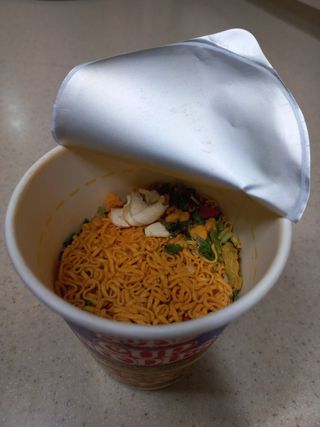 NISSIN 닛신 컵누들  4종 - 씨푸드오리지날, 씨푸드 스파이시, 씨푸드 커리, 씨푸드 XO소스 — 5점을 준 리뷰어가 2022년 12월 올린 사용 사진