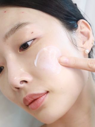 MF[스킨1004] 마다가스카르 센텔라 히알루-시카 워터핏 선세럼 50ml — 5점을 준 리뷰어가 2024년 5월 올린 사용 사진