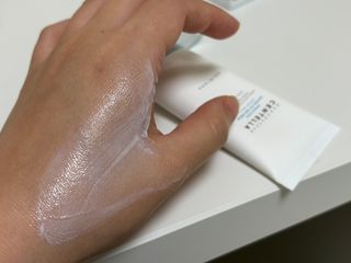 [스킨1004] 마다가스카르 센텔라 히알루-시카 워터핏 선세럼 50ml — 5점을 준 리뷰어가 2024년 5월 올린 사용 사진