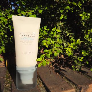 [스킨1004] 마다가스카르 센텔라 히알루-시카 워터핏 선세럼 50ml — 5점을 준 리뷰어가 2024년 5월 올린 사용 사진