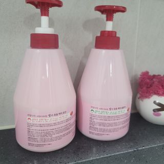 [과일나라] 피부가 마시는 딸기우유 바디클렌저&바디로션 — 5점을 준 리뷰어가 2022년 10월 올린 사용 사진