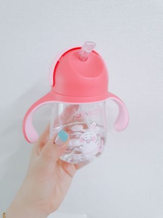 유비맘 트라이탄 코니빨대컵_컬러 랜덤 발송 — 5점을 준 리뷰어가 2021년 4월 올린 사용 사진