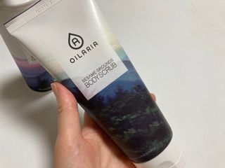오일아리아 뉴트리 모이스처라이징 세사미 씨드 오일로션 & 데일리 디톡스 세사미 그라운즈 바디스크럽 — 5점을 준 리뷰어가 2023년 8월 올린 사용 사진