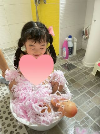 주식회사 권브라더스 [권브라더스] 목욕놀이 필수템, 핑키공주 유아버블클렌저 300ml 대용량 몽글몽글 구름 속 딸기향 — 5점을 준 리뷰어가 2022년 1월 올린 사용 사진