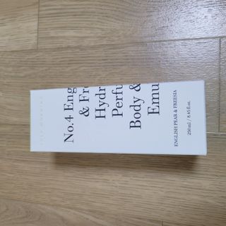 줄라이 모닝 _ JULY MORNING 줄라이모닝 하이드레이팅 퍼퓸드 바디앤핸드 에멀젼 — 5점을 준 리뷰어가 2022년 3월 올린 사용 사진