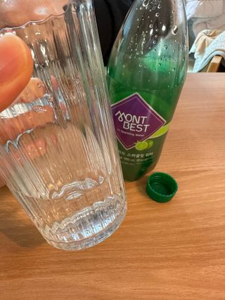 몽베스트 Montbest with Sparkling water Lime20병 — 4.5점을 준 리뷰어가 2023년 3월 올린 사용 사진