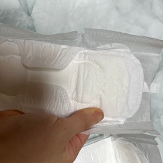 에어퀸 뉴브레스 유기농 생리대 4종 (팬티라이너 20P + 중형 10P + 대형 10P + 오버나이트 8P)_체험단 — 5점을 준 리뷰어가 2024년 8월 올린 사용 사진