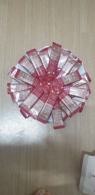 자연에온 가득담은 몽모랑시 타트체리 콜라겐 젤리스틱 — 5점을 준 리뷰어가 2021년 1월 올린 사용 사진