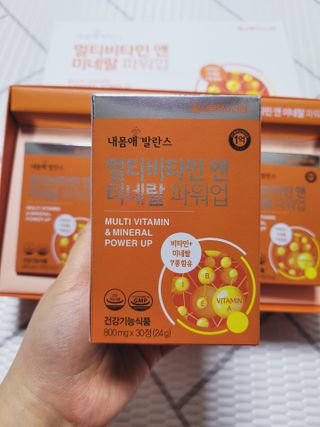서울약사신협_내몸애발란스멀티비타민앤미네랄파워업_800mg x 90정 — 5점을 준 리뷰어가 2021년 3월 올린 사용 사진