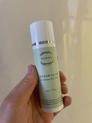 술람미네이처 자연주의 화장품ㅣ속보습 충전 + 민감/트러블 피부 진정 - 알로에 듬뿍 수분 크림 50ml — 5점을 준 리뷰어가 2022년 6월 올린 사용 사진