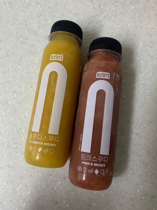BLENDY'S 핑크 스무디+블론디 스무디 — 5점을 준 리뷰어가 2021년 10월 올린 사용 사진