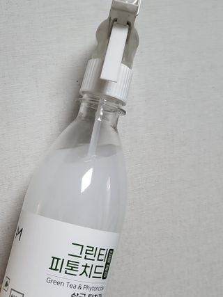 [엠메이데이] 그린티 피톤치드 감쪽같이 500ml + 손소독액 50ml — 5점을 준 리뷰어가 2021년 12월 올린 사용 사진