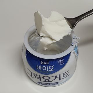 매일바이오 그릭요거트 오리지널 플레인 4개, 로스터리 커피믹스 4개 — 5점을 준 리뷰어가 2021년 12월 올린 사용 사진