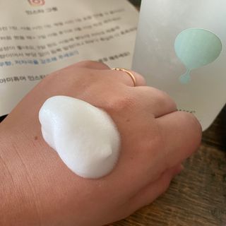아미퓨어 [라이브] 피부장벽 강화를 위한 머랭 버블 클렌저 천연계면활성제로 온가족 사용가능 — 5점을 준 리뷰어가 2021년 6월 올린 사용 사진