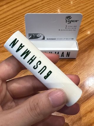 부쉬맨 비건 립밤 4g — 5점을 준 리뷰어가 2023년 4월 올린 사용 사진