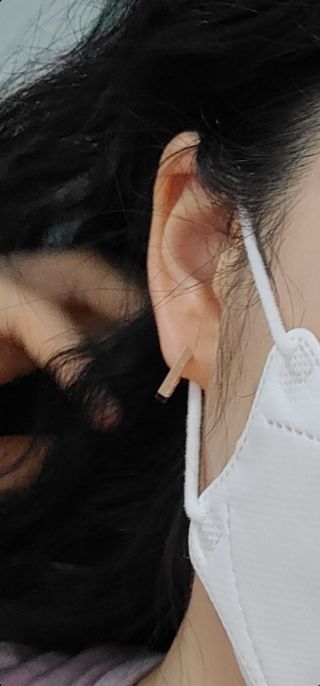 [골드앤디어] 14K 사각 네모 원터치 귀걸이_3color — 5점을 준 리뷰어가 2021년 6월 올린 사용 사진