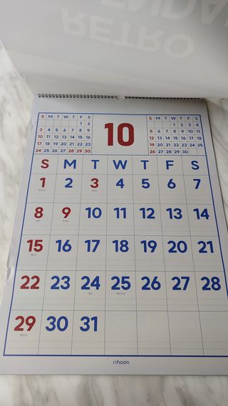 리훈 2024년 레트로 달력 벽달력 + 탁상달력 — 3점을 준 리뷰어가 2023년 9월 올린 사용 사진