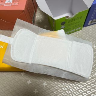 에어퀸 뉴브레스 유기농 생리대 4종 (팬티라이너 20P + 중형 10P + 대형 10P + 오버나이트 8P)_체험단 — 4.5점을 준 리뷰어가 2024년 6월 올린 사용 사진