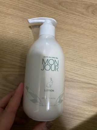 토박스코리아 몽쥬르 유아 로션 300ml — 3.5점을 준 리뷰어가 2021년 4월 올린 사용 사진