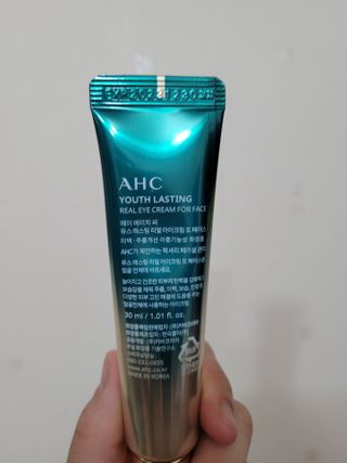 [NEW 탄력유턴 아이크림] AHC 유스 래스팅 리얼 아이크림 포 페이스 — 5점을 준 리뷰어가 2021년 3월 올린 사용 사진