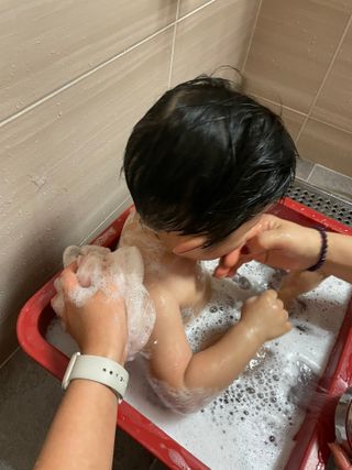 아토컴피 신생아도 사용가능한 무알러지 1회용 바디워시 여행키트 ( 독일 임상시험 완료) — 4점을 준 리뷰어가 2023년 2월 올린 사용 사진