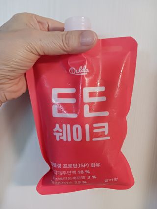 [덜다] 든든 식물성 단백질 쉐이크 40g X 7입 (곡물/딸기) — 4.5점을 준 리뷰어가 2023년 8월 올린 사용 사진