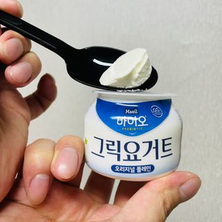 매일바이오 그릭요거트 오리지널 플레인 4개, 로스터리 커피믹스 4개 — 5점을 준 리뷰어가 2021년 12월 올린 사용 사진