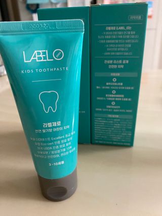 치과에서 쓰는 치약 _ 라벨제로 저불소 꼬마, 키즈, 유아, 베이비, 주니어 안전한 어린이치약 — 5점을 준 리뷰어가 2023년 3월 올린 사용 사진
