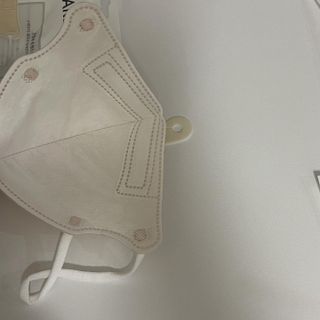 애니가드키즈 새부리형 KF94  5컬러 각 10매입 [화이트, 블랙, 크리미베이지, 코튼핑크, 그레이] 3-6세 — 5점을 준 리뷰어가 2022년 2월 올린 사용 사진