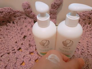 mom e 맘이 내추럴 베이비 케어 샴푸앤바스+로션 — 4점을 준 리뷰어가 2021년 1월 올린 사용 사진