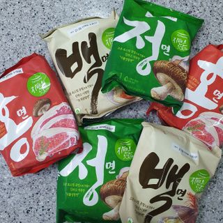 [풀무원] 자연은맛있다 정면, 백면, 홍면  세트 — 5점을 준 리뷰어가 2021년 4월 올린 사용 사진