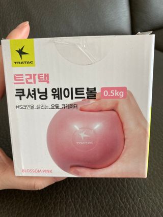 트라택 쿠셔닝 웨이트볼 0.5kg + 1kg SET — 5점을 준 리뷰어가 2022년 4월 올린 사용 사진