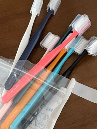 펙트럼 안티박 프리미엄 칫솔 8개입 — 5점을 준 리뷰어가 2023년 12월 올린 사용 사진