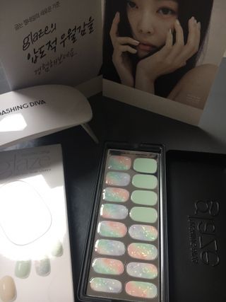 데싱디바 글레이즈 젤네일 포일 이펙트 네일_4종 중 택 1 — 5점을 준 리뷰어가 2021년 9월 올린 사용 사진