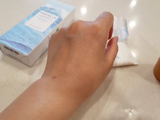[스킨1004] 마다가스카르 센텔라 히알루-시카 워터핏 선세럼 50ml — 5점을 준 리뷰어가 2024년 5월 올린 사용 사진