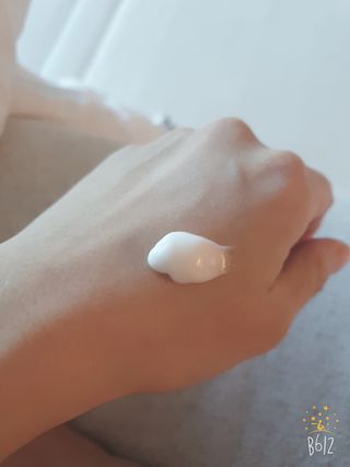 [휴랑] 오미자 2,000알로 피부 생기를 채워주는 밸런싱 크림 — 5점을 준 리뷰어가 2021년 10월 올린 사용 사진