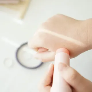 바르는뷰티 데생멀티밤 식물유래성분 97 저분자콜라겐 피부수분 미백 주름개선 멀티밤스틱 — 5점을 준 리뷰어가 2021년 11월 올린 사용 사진