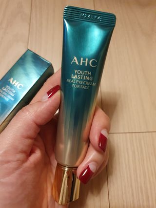 [NEW 탄력유턴 아이크림] AHC 유스 래스팅 리얼 아이크림 포 페이스 — 4점을 준 리뷰어가 2021년 3월 올린 사용 사진
