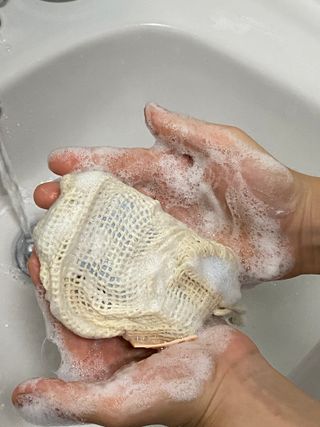 (인스타X) 윌라이프 아이스 멘톨(네이버) 클린 샤워바 샴푸바 150g+거품 — 5점을 준 리뷰어가 2024년 7월 올린 사용 사진