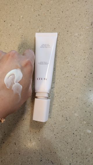 프리마인 선크림만 바꿨을 뿐인데 매일 물 2L챙겨먹고 기초케어 완벽하게 한 물빛피부 완성,셀라브UV프로텍터 — 5점을 준 리뷰어가 2023년 6월 올린 사용 사진