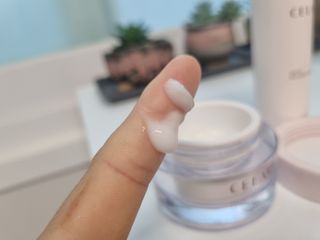 프리마인 바르기만 하면 철벽 스킨케어+24시간 마스크팩 효과. 셀라브 리제너레이팅 시스템 부스터+크림 세트 — 4점을 준 리뷰어가 2023년 5월 올린 사용 사진