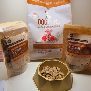 도그퓨어 피부와모질/혼합유산균/글루코사민 유기농 로스팅 사료 — 5점을 준 리뷰어가 2021년 9월 올린 사용 사진