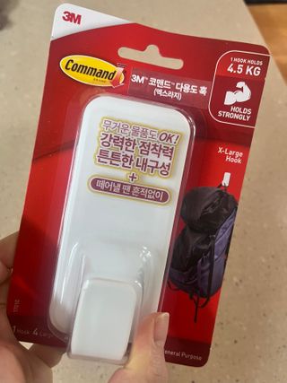 [3M 코맨드] 가방걸이 다용도훅 + 욕실용 매트블랙 더블훅 — 5점을 준 리뷰어가 2024년 5월 올린 사용 사진