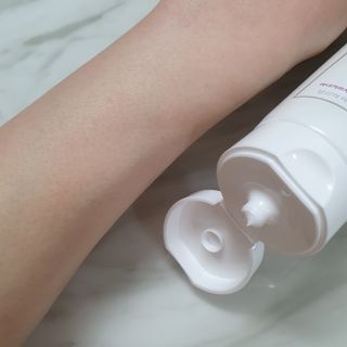 셀프 모이스처라이징 프로텍션 크림 셀프 모이스처라이징 프로텍션크림 — 5점을 준 리뷰어가 2022년 4월 올린 사용 사진
